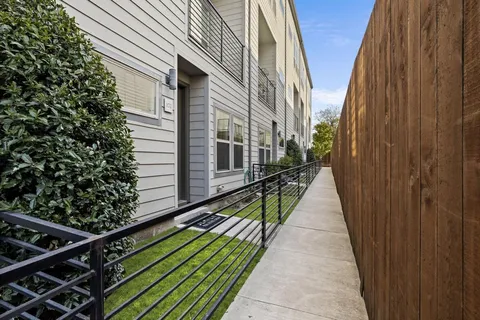 $475,000 | 4222 Roseland Avenue, Unit 102, Dallas, TX 75204