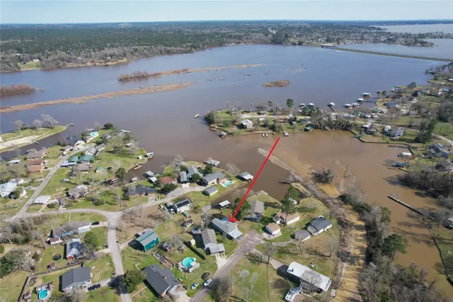 $289,900 | 1571 Yaupon Cove Drive, Onalaska, TX 77360