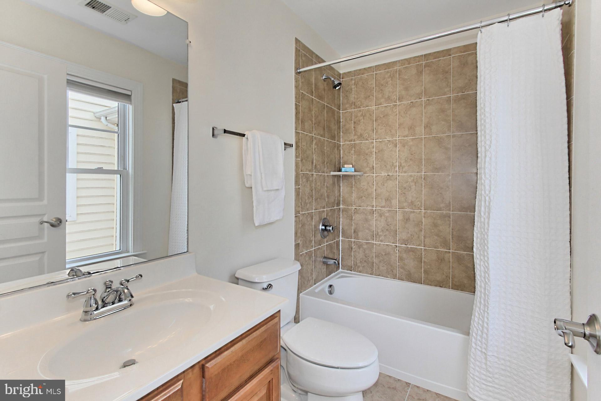 42441 Spring Splendor Drive Brambleton, VA 20148 - Photo 30 of 50 Full Bathroom #3 w/ Upgraded Tile + Window