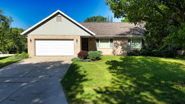 $359,900 | 912 Edgewater Court, Watertown, WI 53098