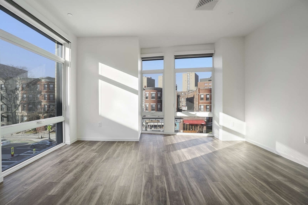 839 Beacon Street, Unit 403 Boston, MA 02215 - Photo 2 of 18