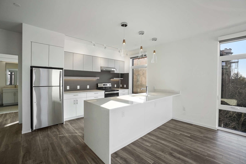 839 Beacon Street, Unit 403 Boston, MA 02215 - Photo 4 of 18