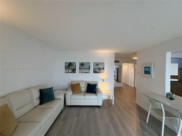$2,750 | 1340 Lincoln Road, Unit 806, Miami Beach, FL 33139