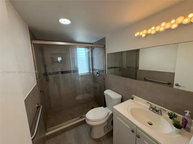 $2,750 | 1340 Lincoln Road, Unit 806, Miami Beach, FL 33139