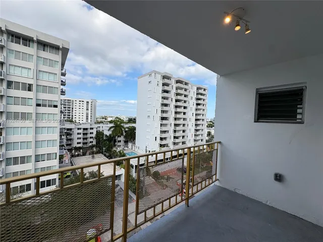 $2,750 | 1340 Lincoln Road, Unit 806, Miami Beach, FL 33139