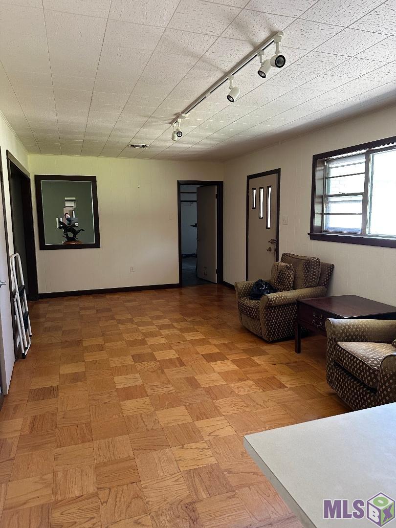 10180 Devonshire Drive Baton Rouge, LA 70809 - Photo 3 of 22 Gallery Image 3