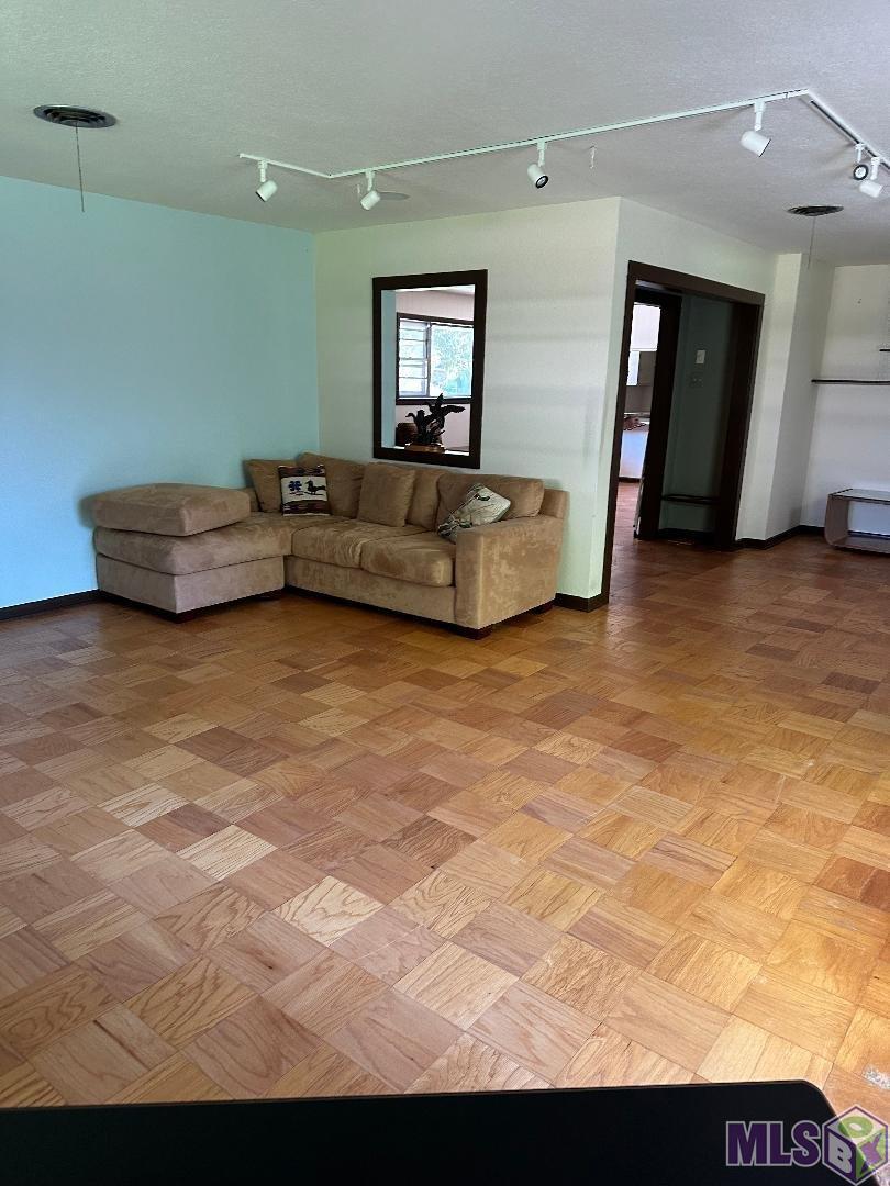 10180 Devonshire Drive Baton Rouge, LA 70809 - Photo 6 of 22 Gallery Image 6