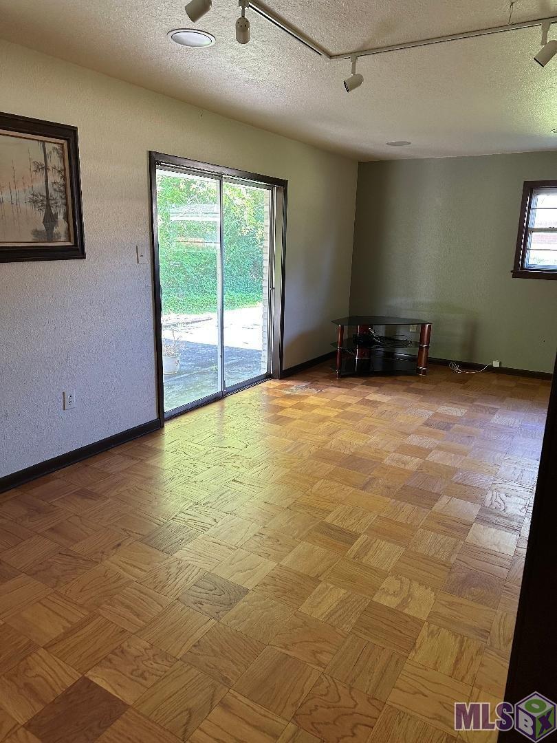 10180 Devonshire Drive Baton Rouge, LA 70809 - Photo 8 of 22 Gallery Image 8