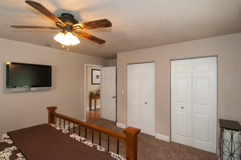 22014 Lone Tree Road Anderson, CA 96007 - Photo 10 of 19 a view of a livingroom with a flat screen tv