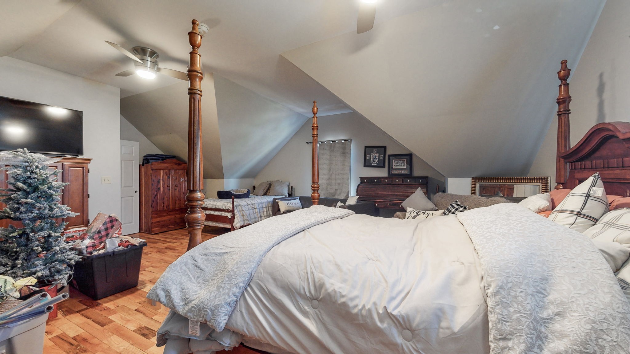 4211 Sandy Springs Road Springfield, TN 37172 - Photo 26 of 58 a bed room with a bed and a potted plant