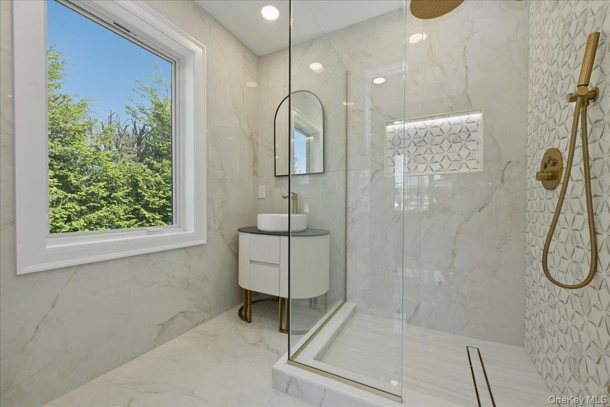 72 Haypath Road Bethpage, NY 11714 - Photo 32 of 43