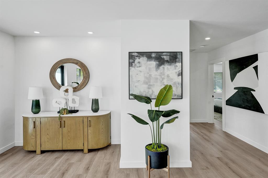 5501 Northeast 18th Terrace Fort Lauderdale, FL 33308 - Photo 24 of 56 a living room with furniture a potted plant and a sink