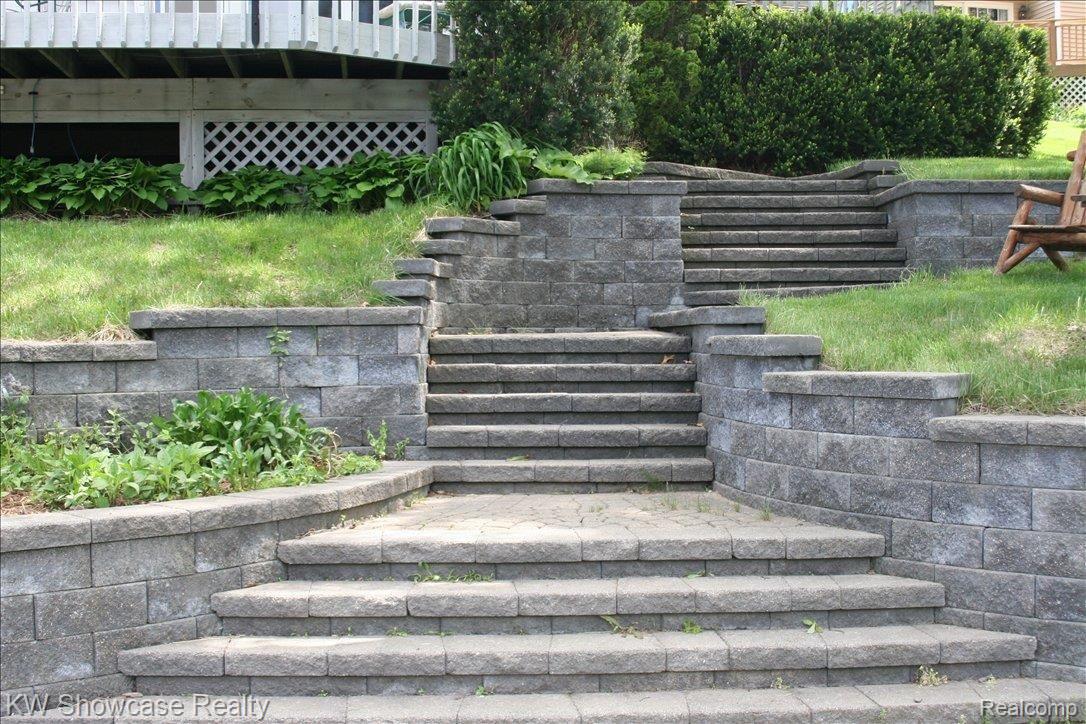 1977 Ridge Road White Lake, MI 48383 - Photo 4 of 14 PAVER STAIRWAYS