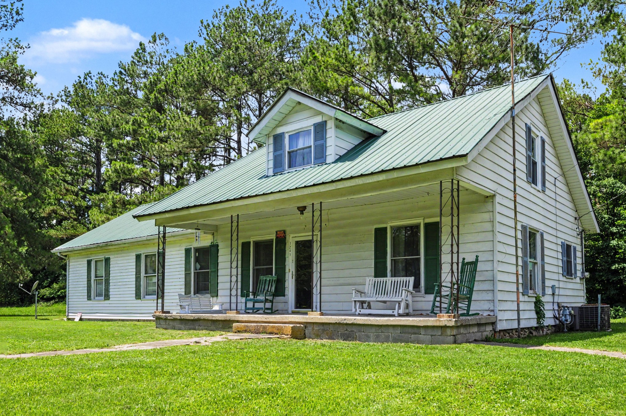 1241 Butler Bridge Road Portland, TN 37148 - Photo 2 of 15 front view of a house with a yard