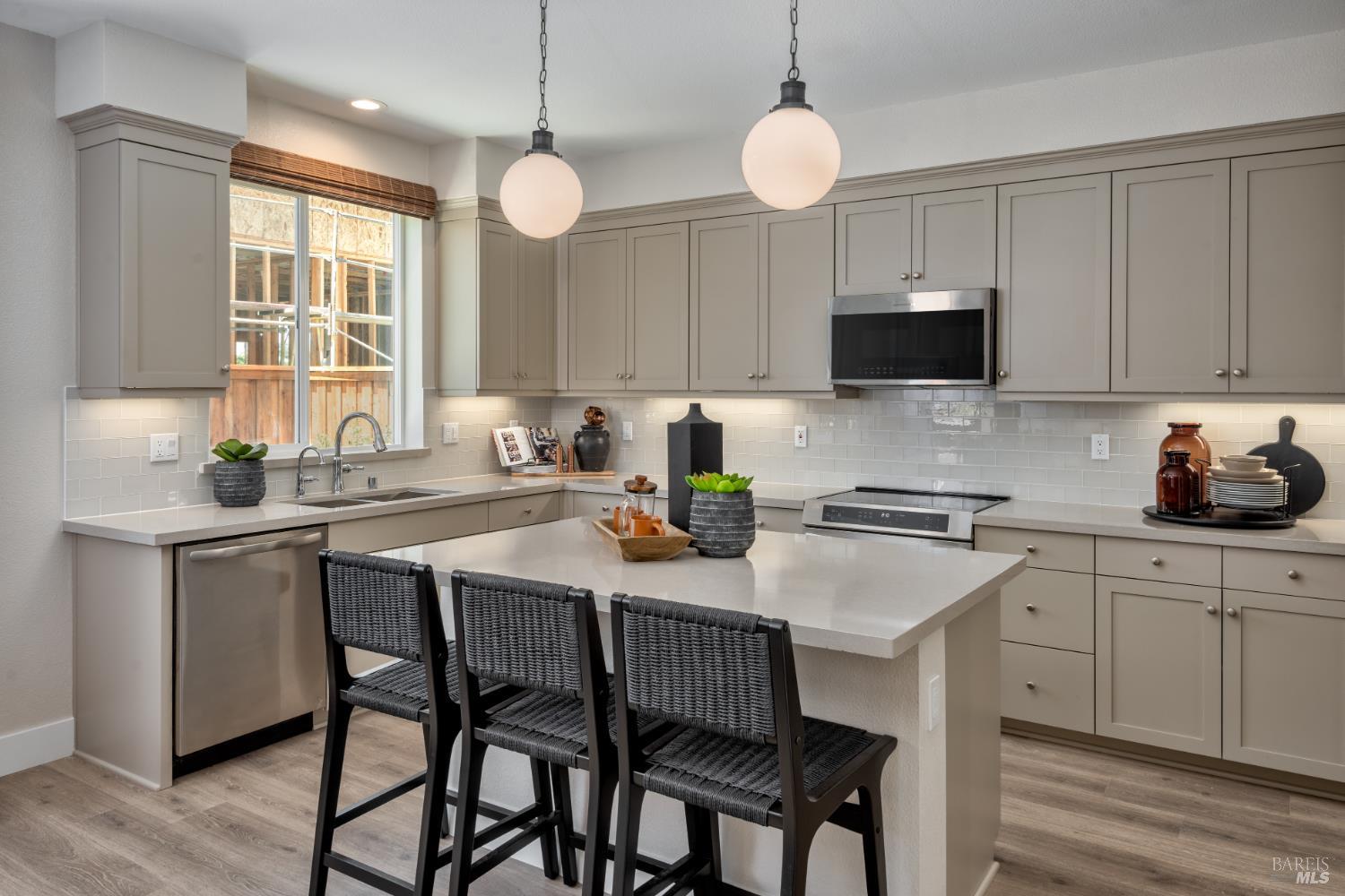 2527 Courtney Avenue Santa Rosa, CA 95403 - Photo 13 of 17