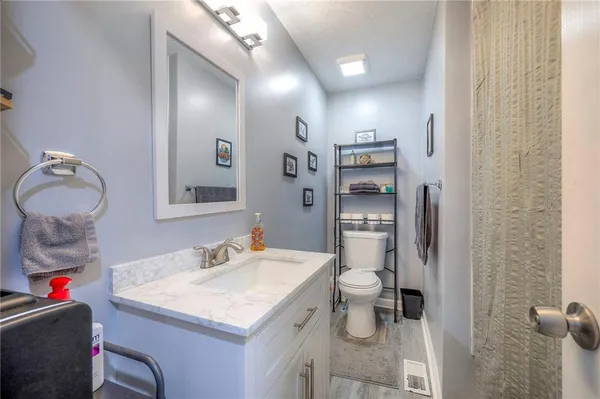 $254,500 | 8446 Oak Street, Kansas City, MO 64114