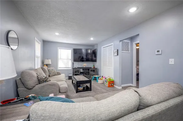 $254,500 | 8446 Oak Street, Kansas City, MO 64114