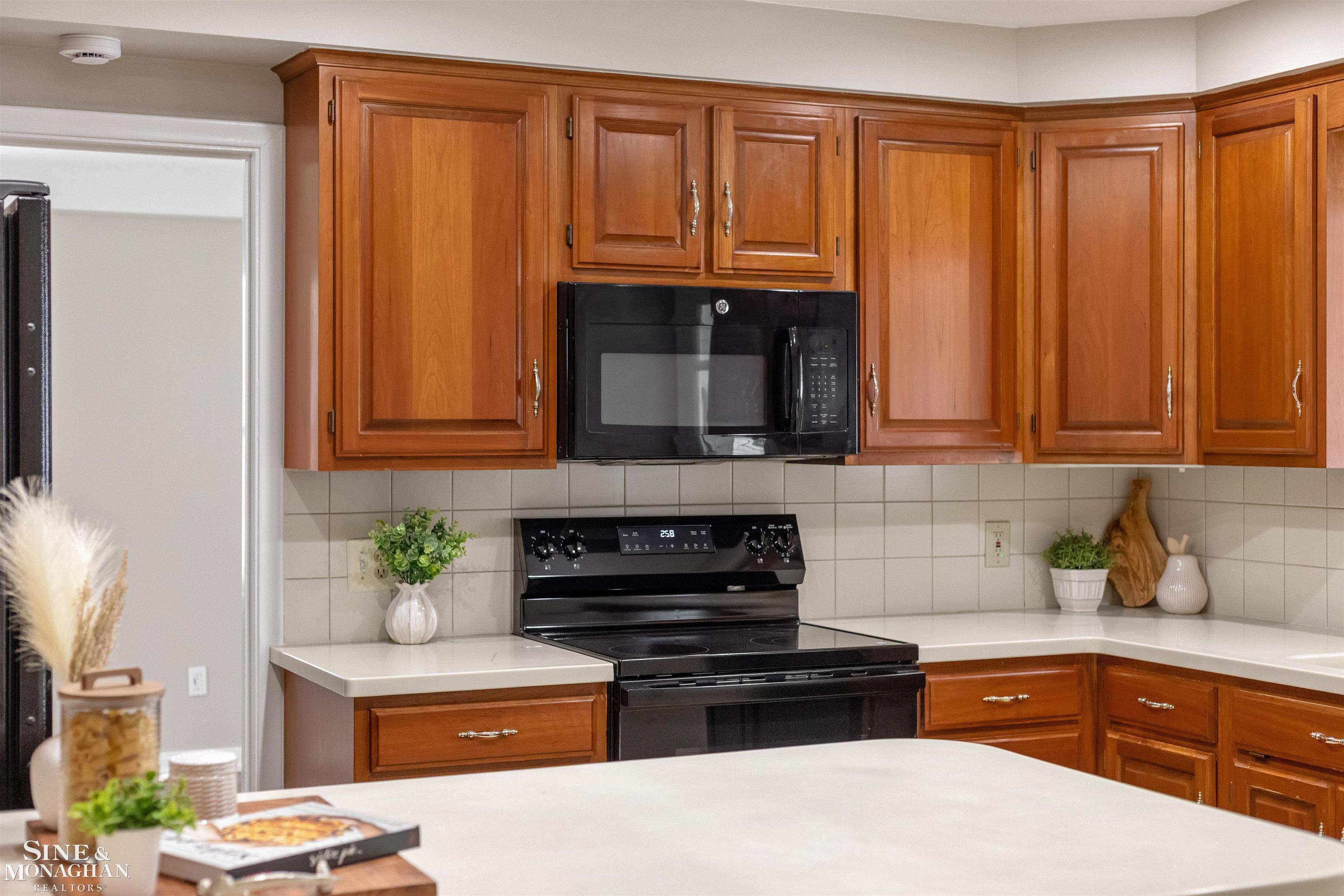 581 Hampton Road Grosse Pointe Woods, MI 48236 - Photo 16 of 60