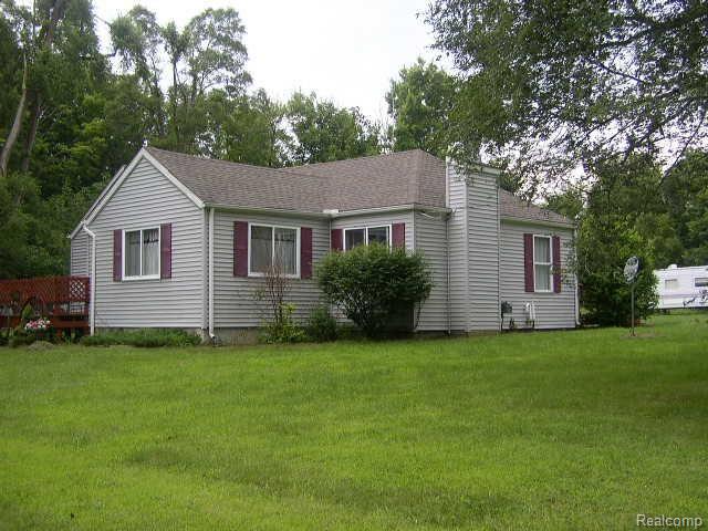 2726 Flint River Road Lapeer, MI 48446 - Photo 35 of 52 P1010192.jpg