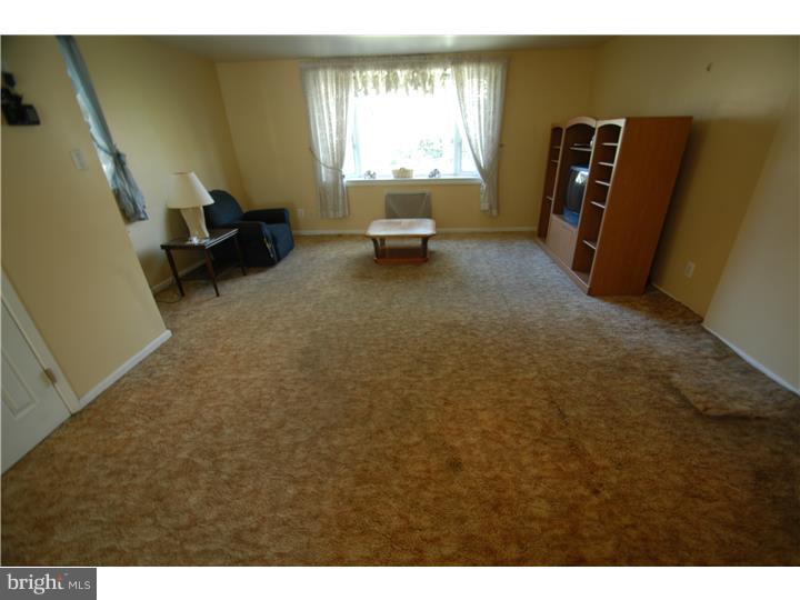 2871 Angus Road Philadelphia, PA 19114 - Photo 3 of 5