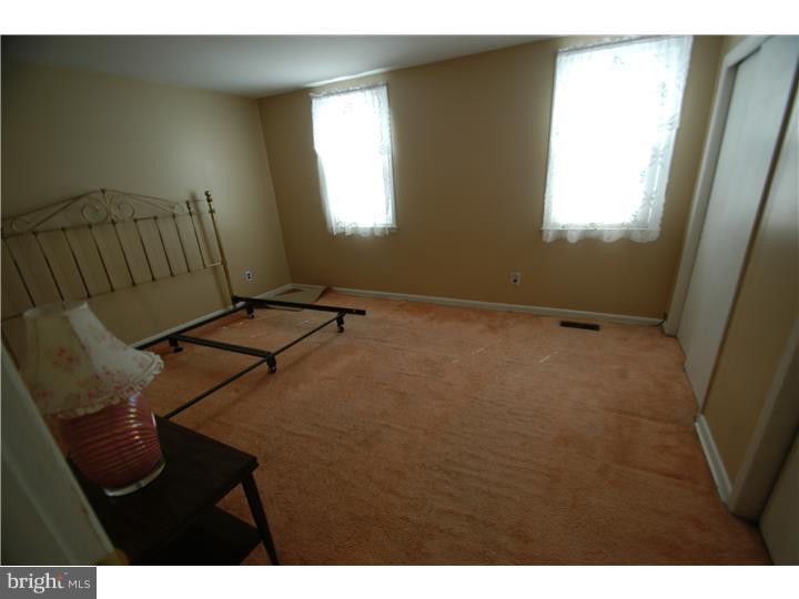 2871 Angus Road Philadelphia, PA 19114 - Photo 4 of 5