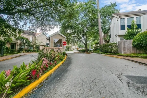 $1,450 | 2100 Tanglewilde Street, Unit 537, Houston, TX 77063