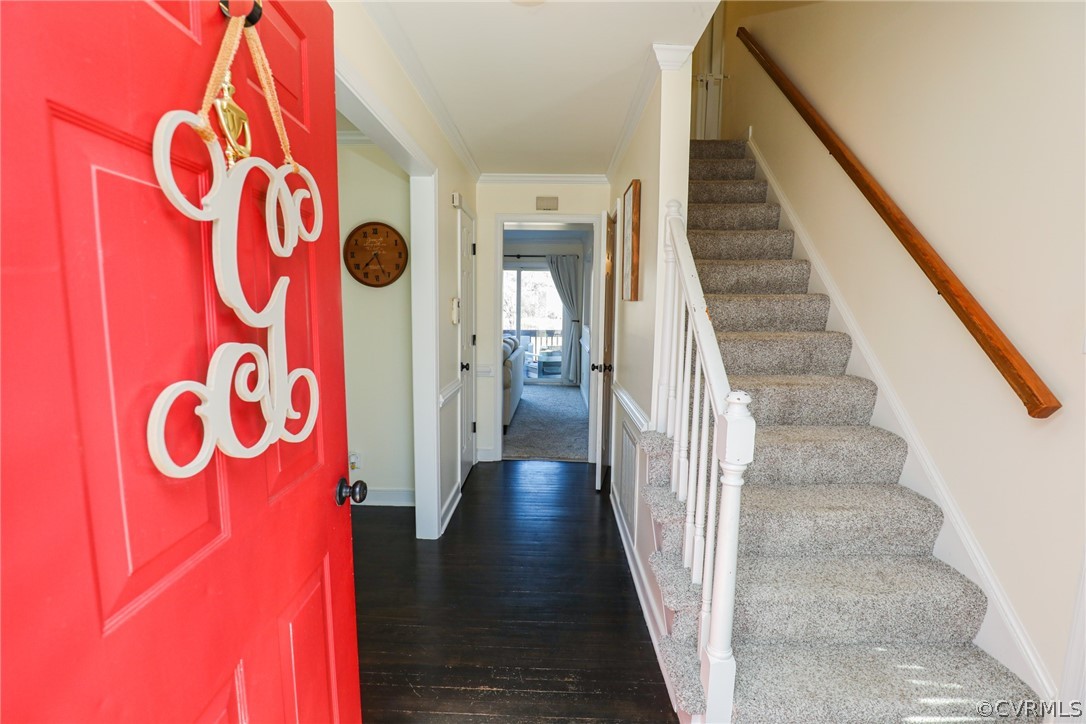 14025 Sagebrook Road Midlothian, VA 23112 - Photo 4 of 49 a view of an entryway