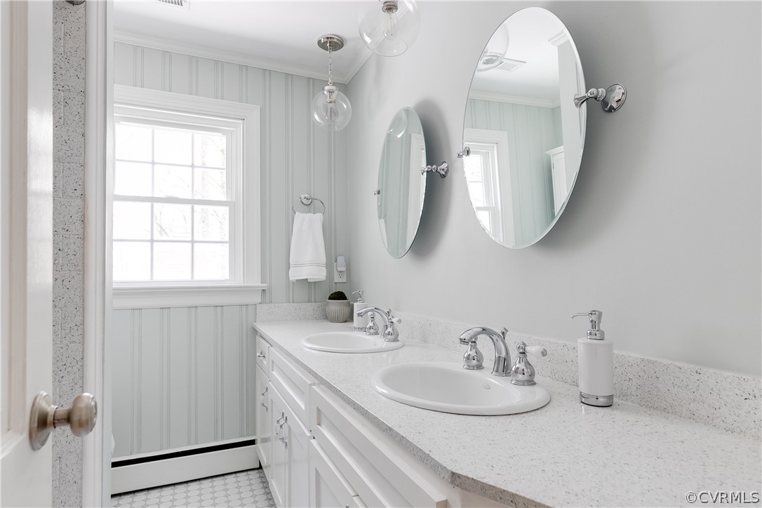 1015 Ridge Top Road Henrico, VA 23229 - Photo 31 of 50 Hall bath with double vanity and tub/shower