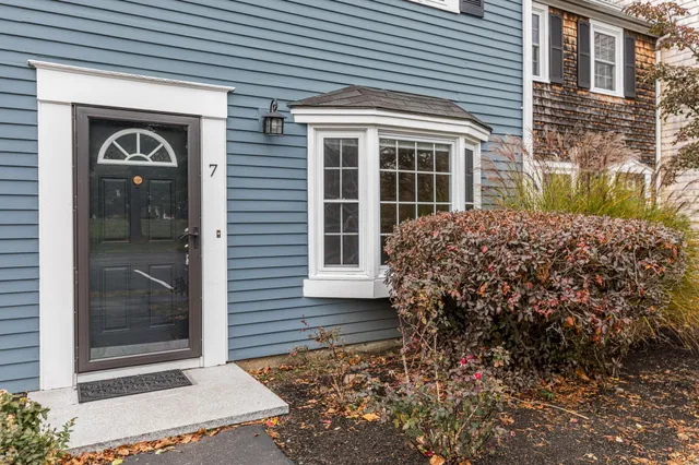 $3,500 | 1275 Maplewood Avenue, Unit 7, Portsmouth, NH 03801