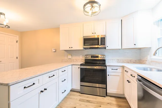 $3,500 | 1275 Maplewood Avenue, Unit 7, Portsmouth, NH 03801