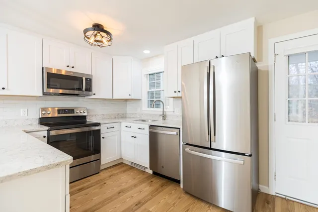 $3,500 | 1275 Maplewood Avenue, Unit 7, Portsmouth, NH 03801