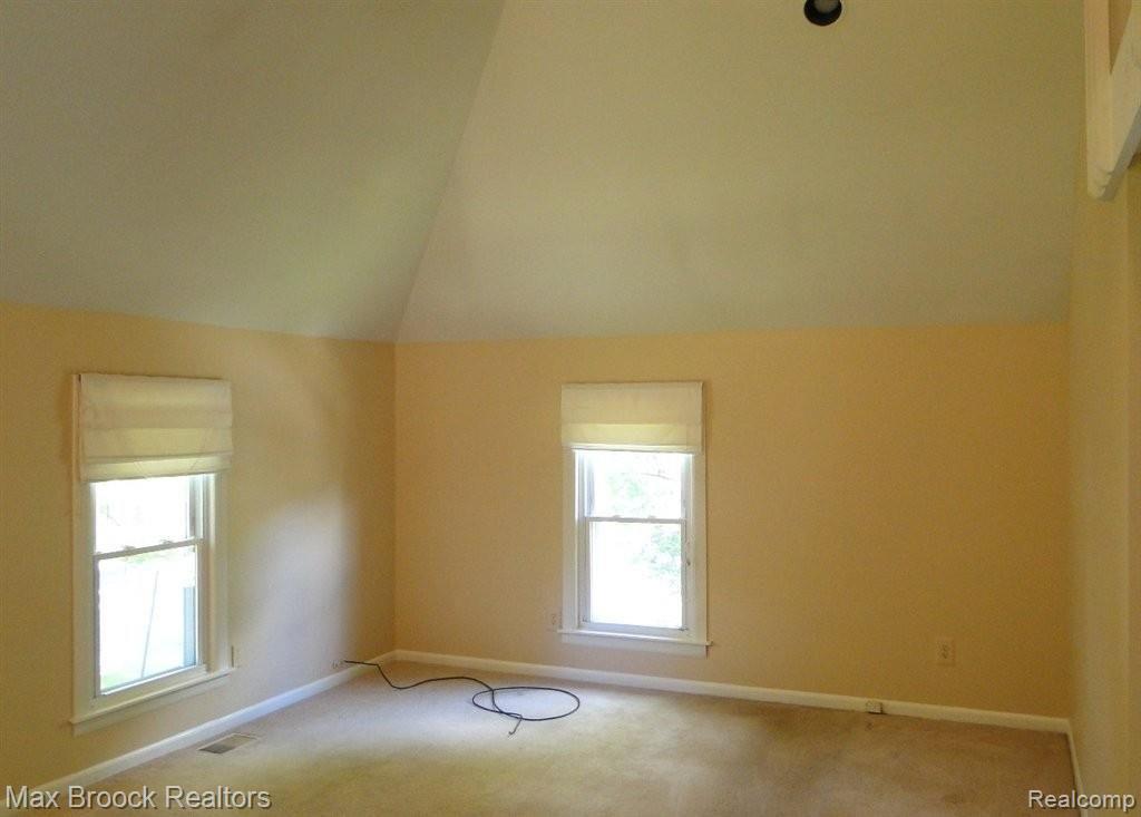 503 West 4th Street Rochester, MI 48307 - Photo 4 of 20 Living Room