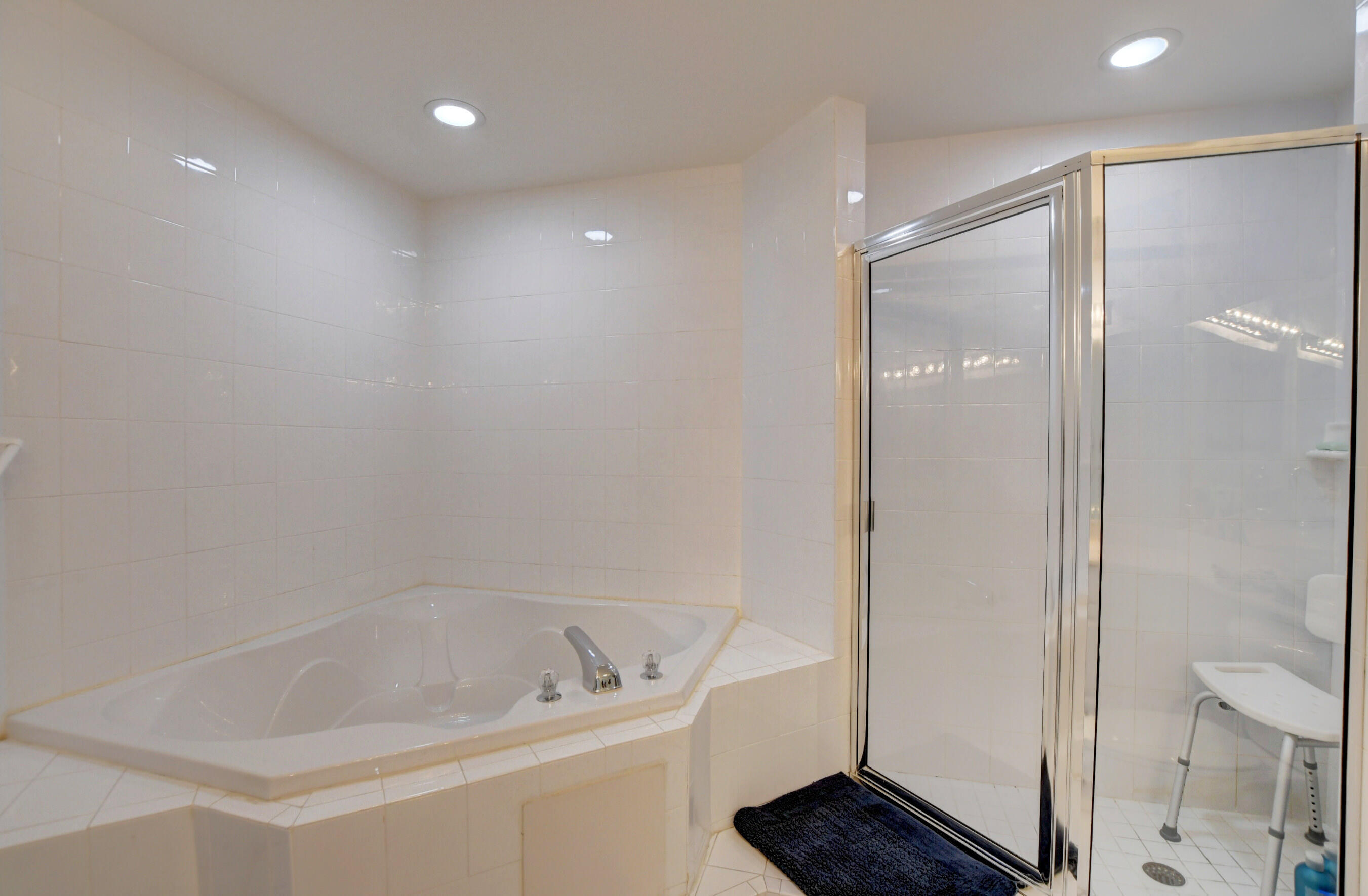 7546 La Paz Boulevard, Unit 207 Boca Raton, FL 33433 - Photo 20 of 25 master bath