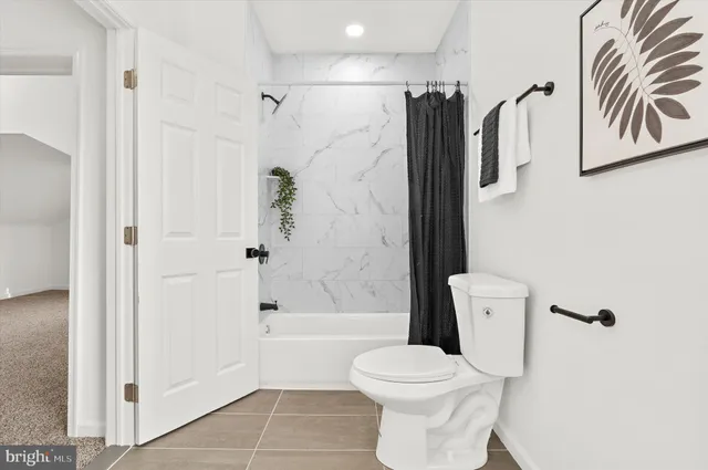 a view of entryway with workspace