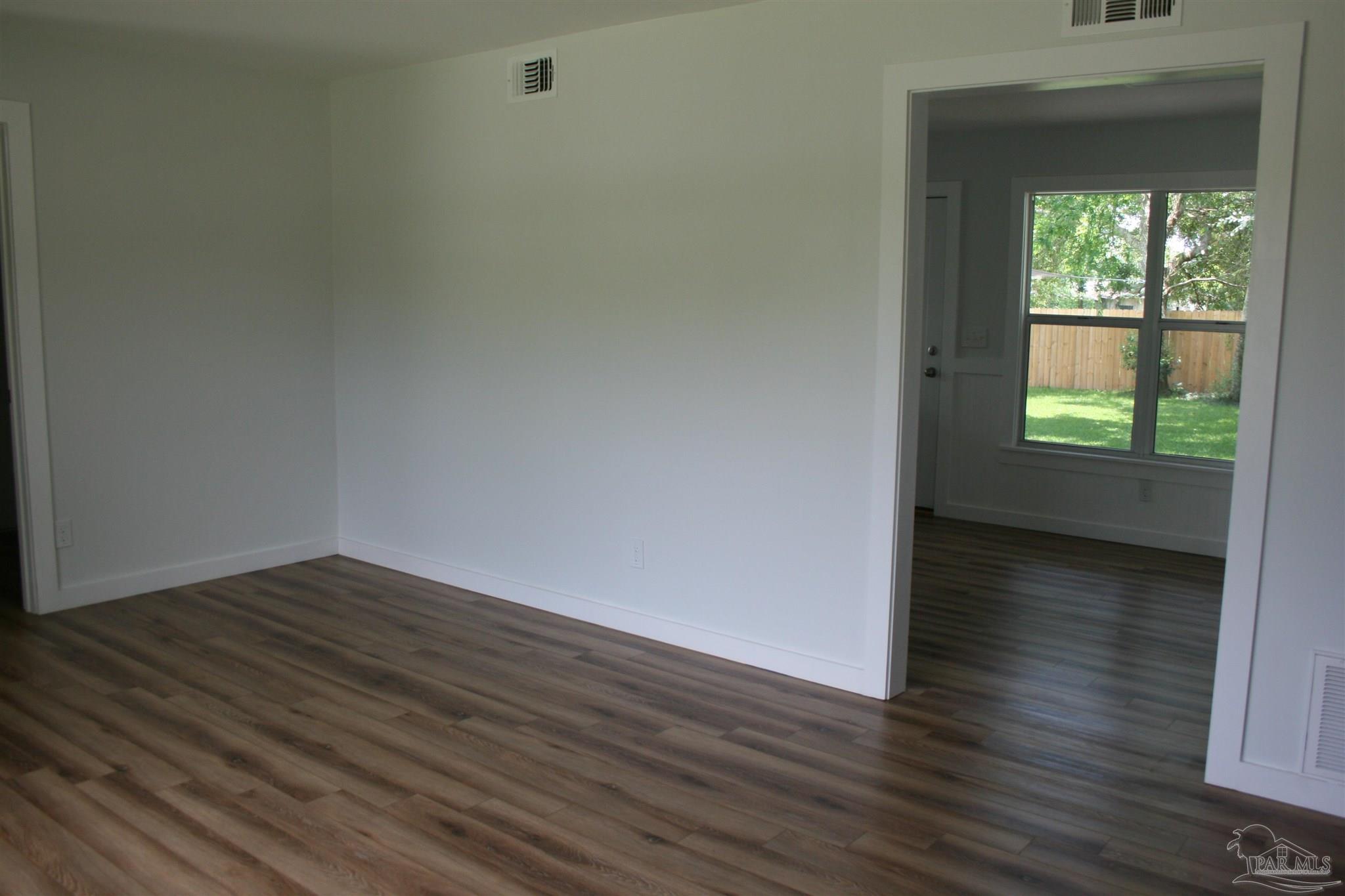 3371 Wellington Road Pensacola, FL 32504 - Photo 6 of 17 Gallery Image 6
