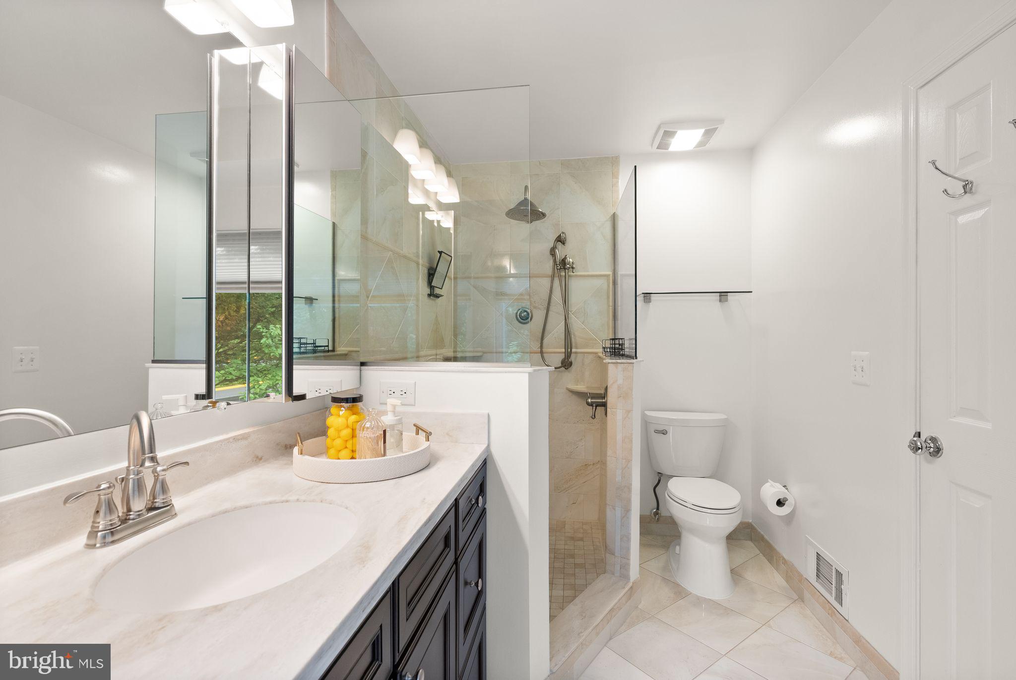 12056 Edgemere Circle Reston, VA 20190 - Photo 39 of 64