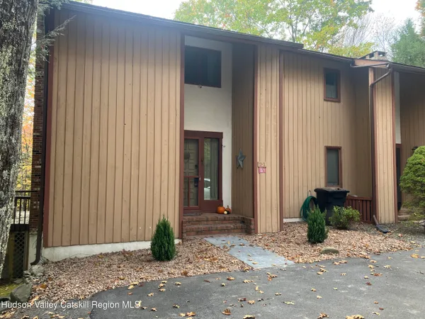 $355,000 | 23 Townhouse Lane, Unit D 1, Windham, NY 12439