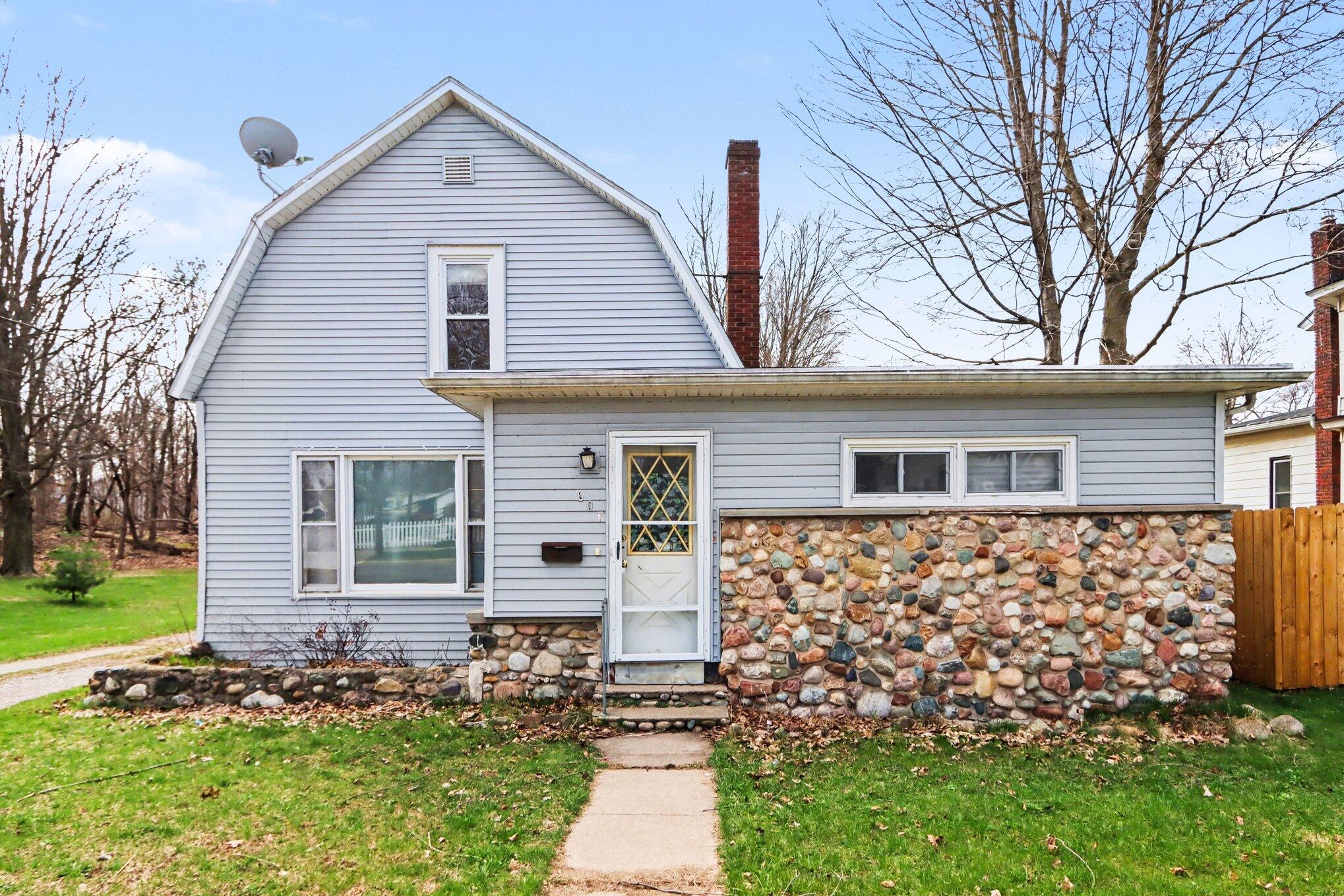 607 Mechanic Street Three Rivers, MI 49093 - Photo 1 of 20 Front