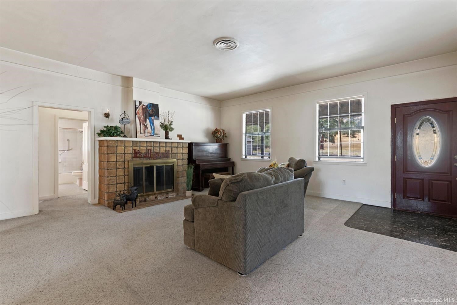 28701 Bear Valley Road Tehachapi, CA 93561 - Photo 22 of 57 Gallery Image 22