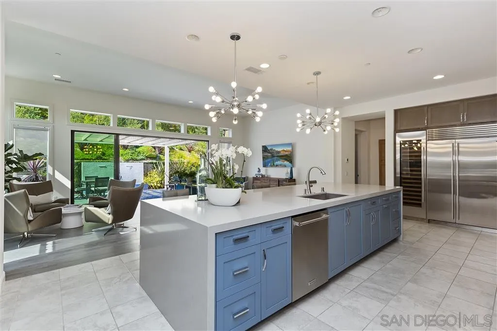 4702 Crespi Court Carlsbad, CA 92010 - Photo 7 of 39 a large bathroom with a large tub and sink