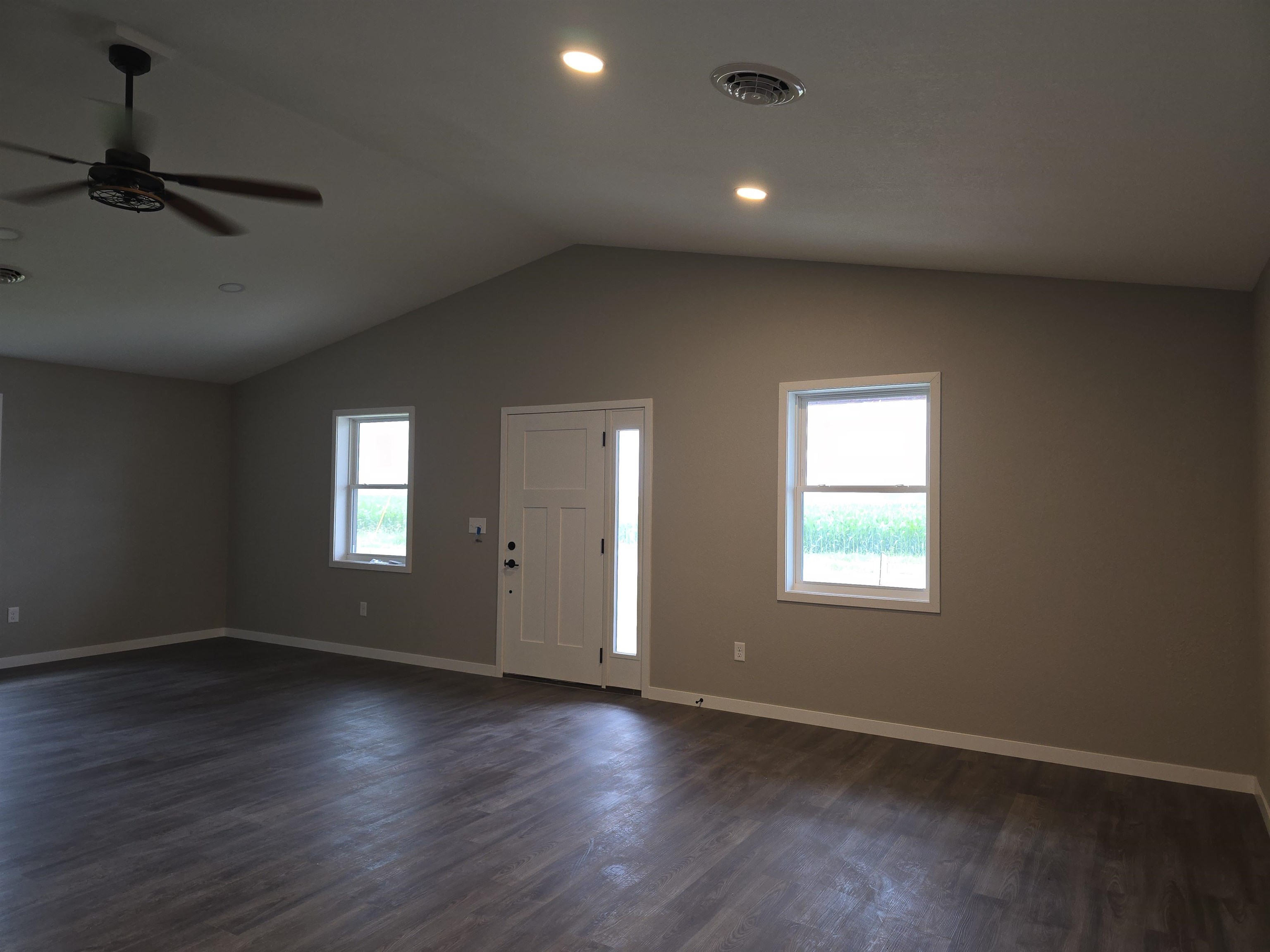 1005 Augusta Road Carthage, IL 62321 - Photo 7 of 20