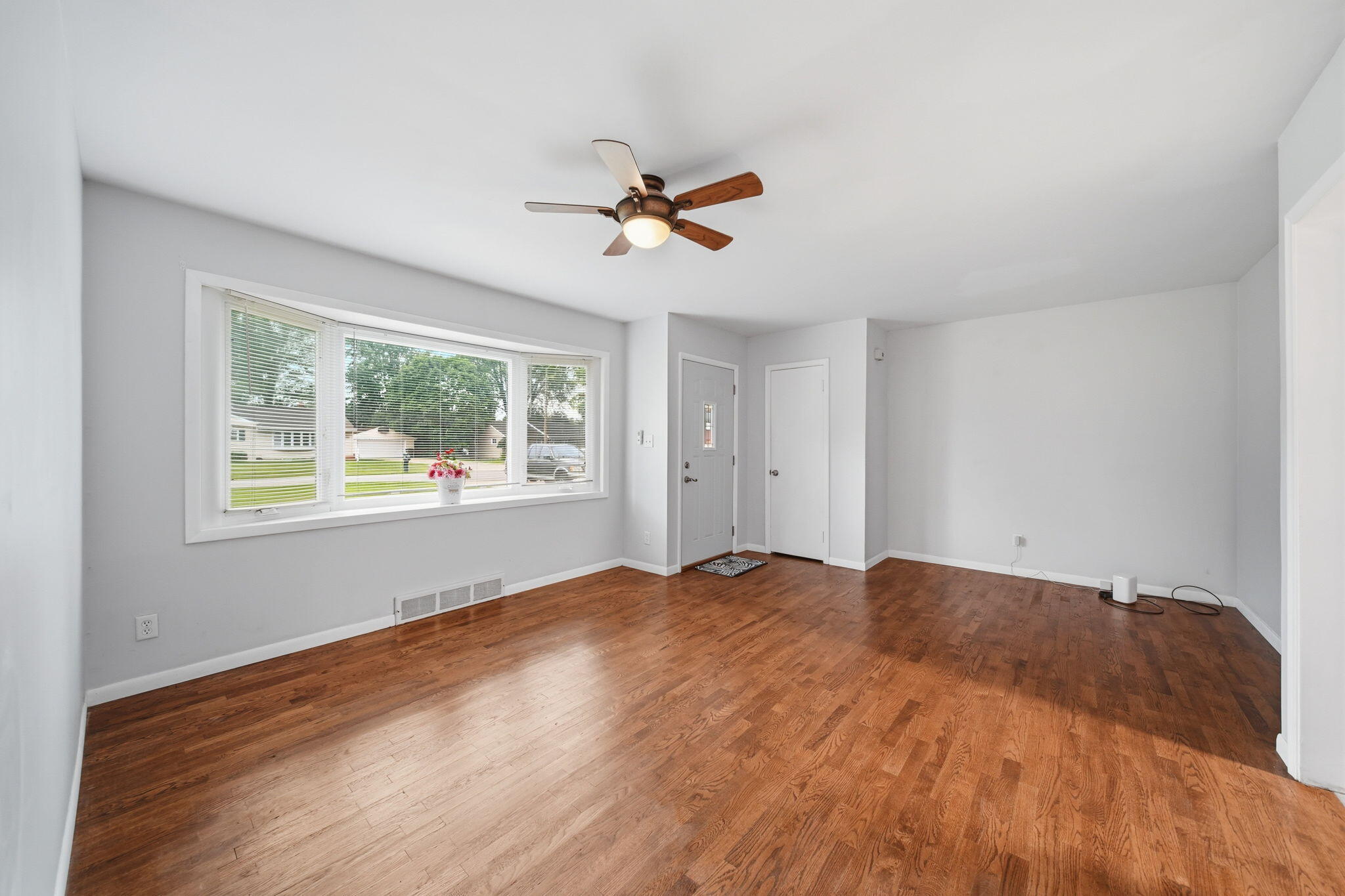 1511 Strathmoor Lane Jackson, MI 49203 - Photo 9 of 48 9