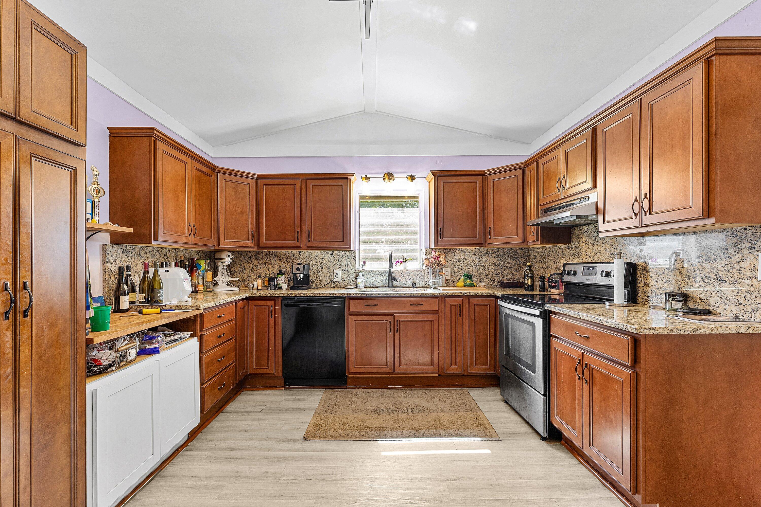 110 Wilson Road West Palm Beach, FL 33406 - Photo 8 of 26 008-110WilsonRoad-WestPalmBeach-FL-33406