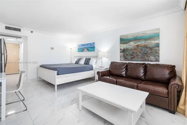 $1,950 | 19201 Collins Avenue, Unit 104, Sunny Isles Beach, FL 33160