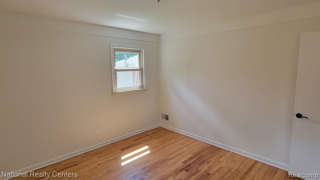 9030 Hemingway Redford, MI 48239 - Photo 15 of 27