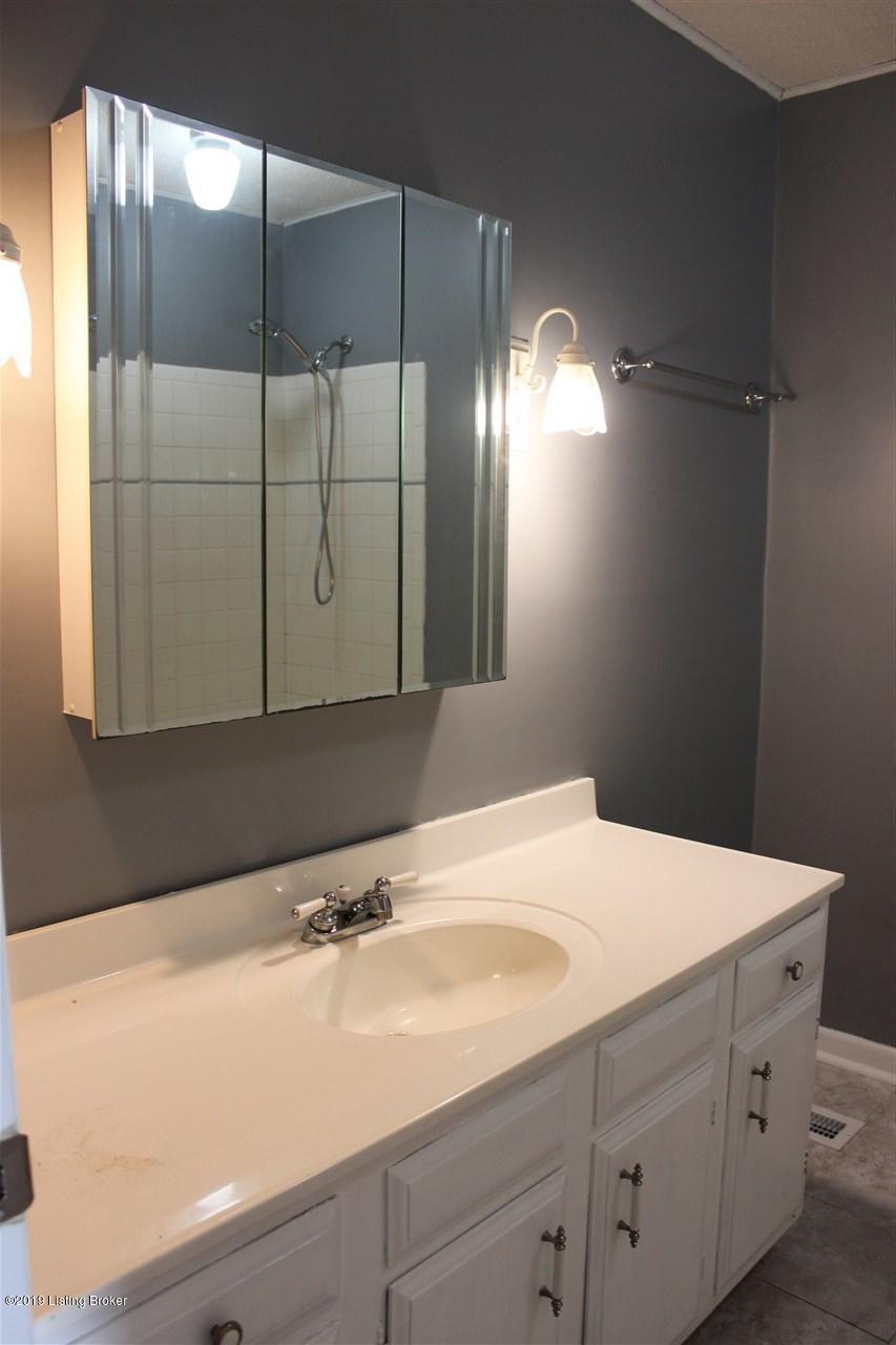 3484 Shepherdsville Road Elizabethtown, KY 42701 - Photo 24 of 36 full-10046607-33