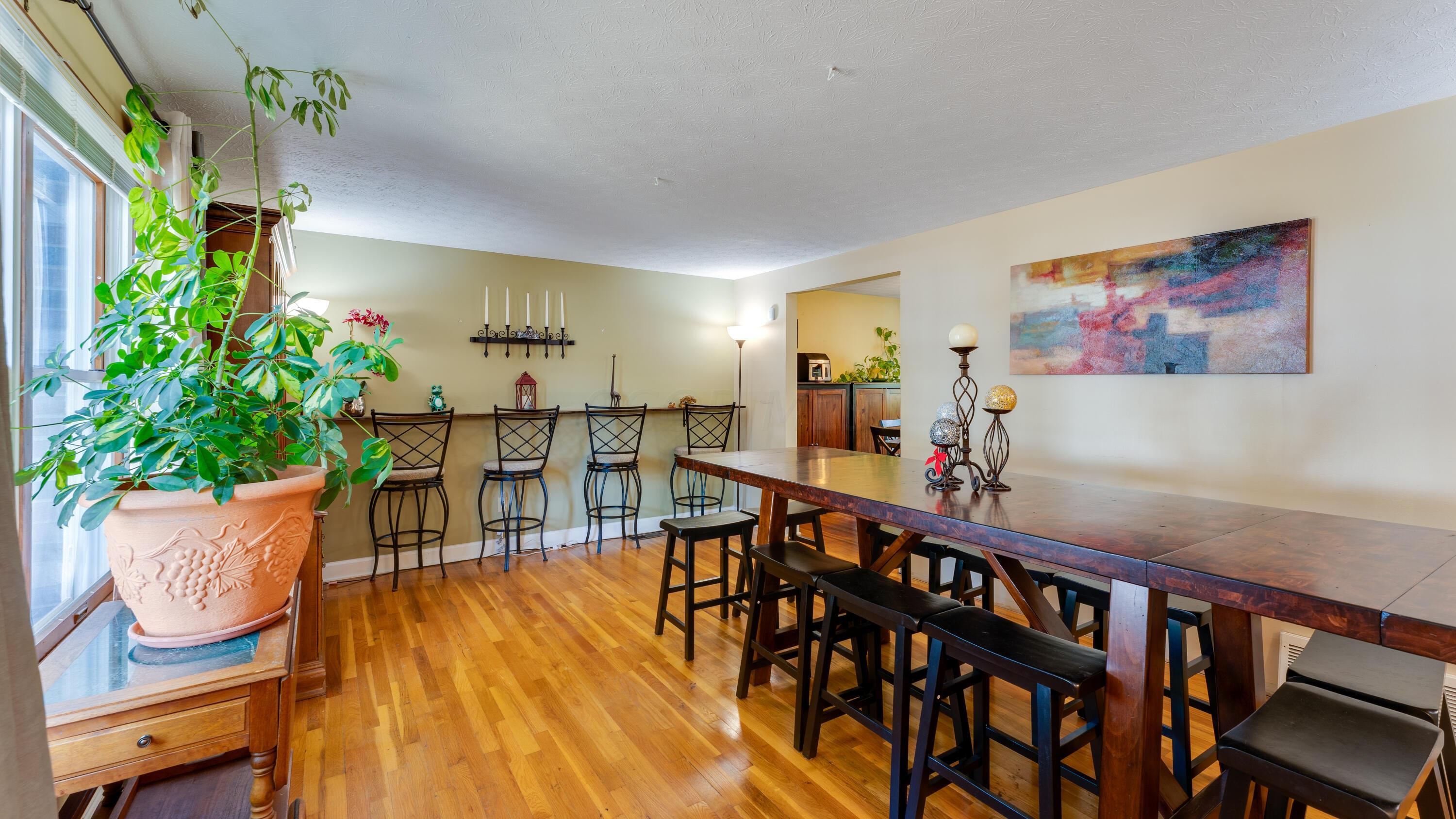 5841 Riverton Road Columbus, OH 43232 - Photo 5 of 31 Dining Room 1