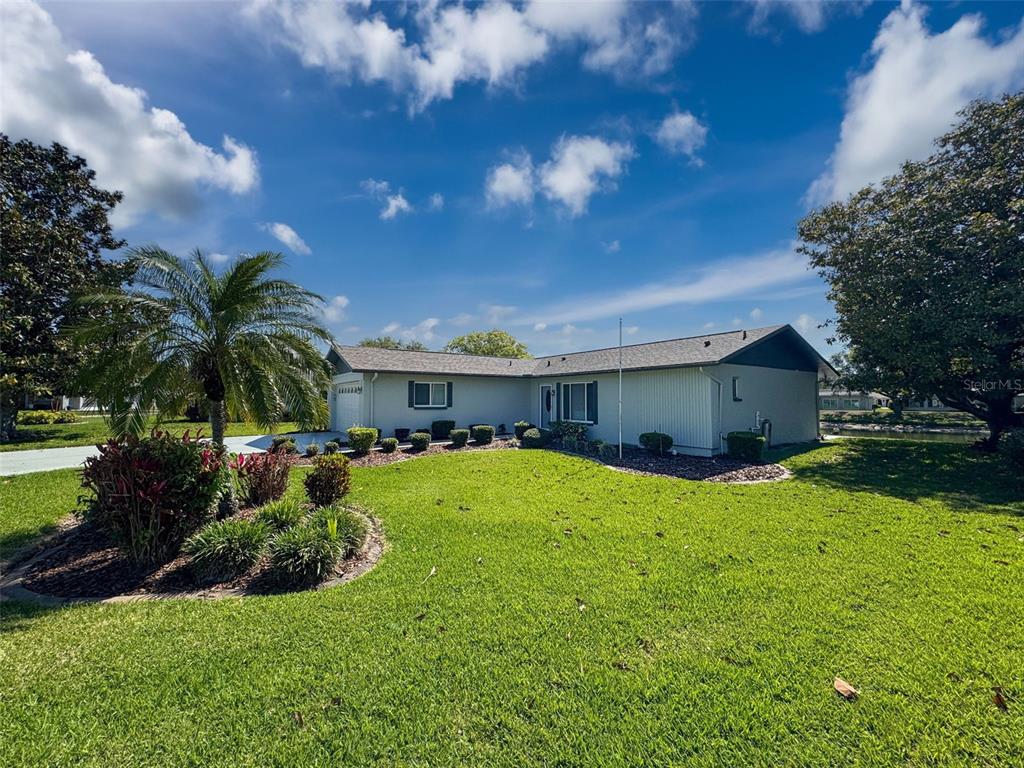8340 Divot Way Port Richey, FL 34668 - Photo 7 of 48 Gallery Image 7