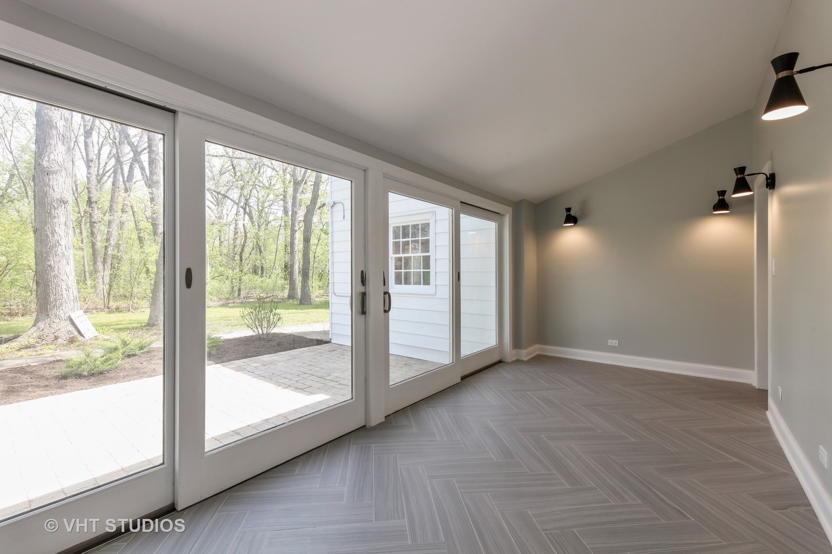 1729 Berkeley Road Highland Park, IL 60035 - Photo 11 of 25 a view of an empty room and window