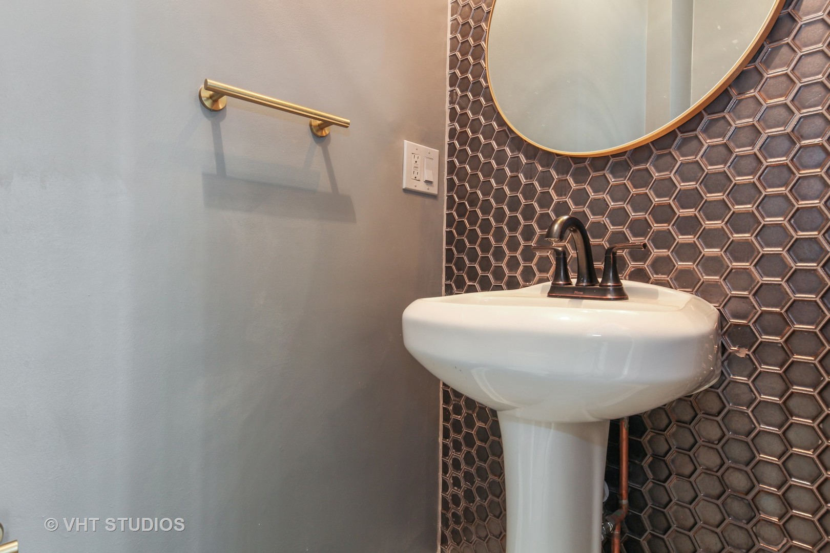 1729 Berkeley Road Highland Park, IL 60035 - Photo 21 of 25 a bathroom with a sink and a mirror